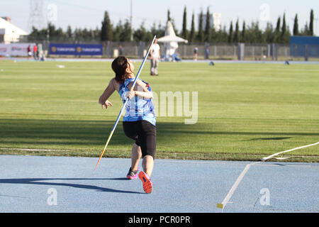 ISTANBUL, Turchia - 02 giugno 2018: Undefined atleta giavellotto gettando durante il bagno turco atletica U18 campionati Foto Stock