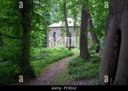 Vista in elevazione frontale del mausoleo eretto da James, 2nd Earl Fife nel 1793. a Duff House Foto Stock