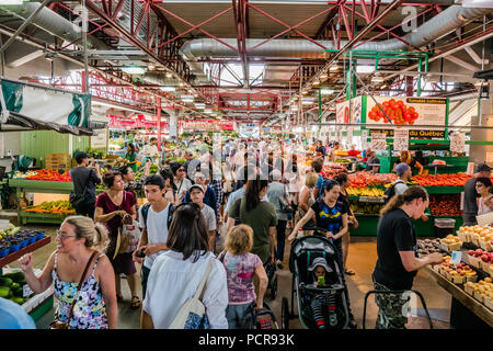 Jean Talon mercato il più grande degli agricoltori di prodotti freschi del mercato canadese di Montreal Foto Stock