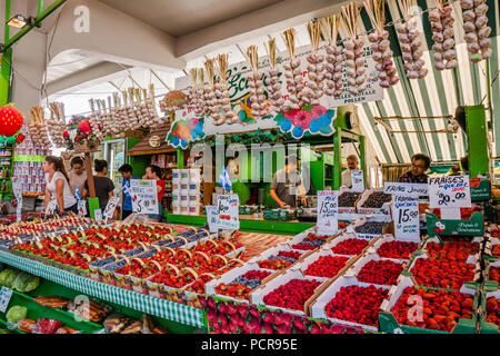 Jean Talon mercato il più grande degli agricoltori di prodotti freschi del mercato canadese di Montreal Foto Stock