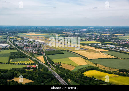 Vista da Unna all'aeroporto di Dortmund con pista, airfield, aeroporto regionale, Unna, zona della Ruhr, Nord Reno-Westfalia, Germania Foto Stock