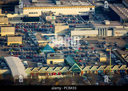 Centro RheinRuhr, Rhein-Ruhr-centro sulla A40, centro shopping in città confine tra Essen e Mülheim, Karstadt, Cinemax Mülheim, pieno parcheggio parcheggio sul tetto, Mülheim an der Ruhr, la zona della Ruhr, Nord Reno-Westfalia, Germania Foto Stock