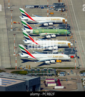 Airbus A380 di Emirates prima del completamento del grembiule, Finkenwerder aeroporto, Finkenwerder aeroporto, Amburgo, Città Libera e Anseatica di Amburgo, Amburgo, Germania Foto Stock