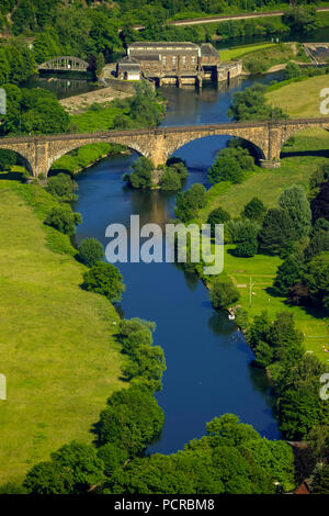 Viadotto Bommern nella valle della Ruhr, fiume Ruhr corso con Witten waterworks, Witten, la zona della Ruhr, Nord Reno-Westfalia, Germania Foto Stock