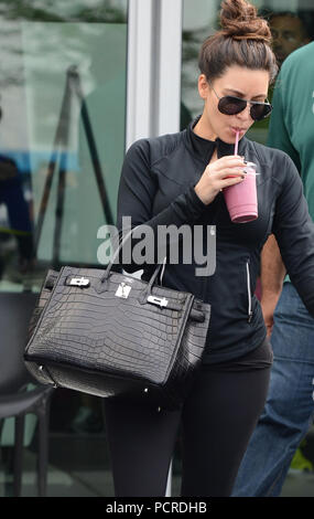 NEW YORK, NY - 21 ottobre: file (foto) Kimberly 'KIM' Kardashian West è un americano televisione e social media personalità, attrice, socialite e il modello ha girato 35 su 21 ottobre 2015 nella città di New York. Persone: Kim Kardashian Jonathan Cheban Foto Stock