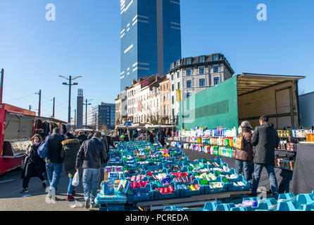 Edificio più alto in Belgio, Tour du Midi, Zuidertoren, nel distretto di Saint-Gilles / Sint-Gillis, nel centro della città di Bruxelles, edificio per uffici Foto Stock