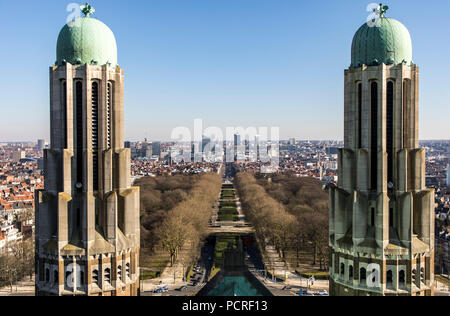 Chiesa Nazionale della Basilica del Sacro Cuore, Basilique Nationale du SacrŽ-CÏur, Basilica di Koekelberg, Bruxelles, vista dalla visualizzazione di platfo Foto Stock