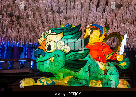 SEOUL - 11 maggio : lanterna colorata decorazione presso il Tempio Jogyesa durante il Lotus Lantern Festival in Seoul Corea il 11 maggio 2018. Il festival è una cele Foto Stock