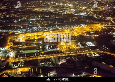 Foto aerea, night shot, porta della Ruhr, Duisport di notte, fiume Ruhr, Duisburg porto di Duisburg, zona della Ruhr, Renania settentrionale-Vestfalia, Germania, Europa Foto Stock