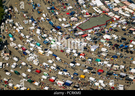 Foto aerea, cinema drive-in vicino Rot-Weiß Essen football Stadium, il mercato delle pulci, parti di auto, rivenditore di componenti per auto mercato, Essen, la zona della Ruhr, Nord Reno-Westfalia, Germania Foto Stock