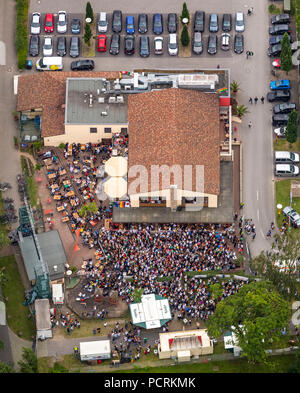 Coppa del Mondo di Calcio 2014, foto aerea, proiezione pubblica a Celona Finca Cafe Bar a Westfalenstrasse in Essen, all'aperto, Essen, la zona della Ruhr, Nord Reno-Westfalia, Germania Foto Stock