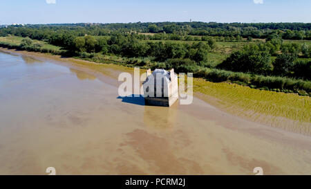 Foto aerea della casa allagata il fiume Loira, Coueron Foto Stock