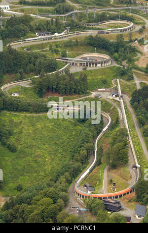 Foto aerea, slittino estive eseguire Winterberg, Bob run, wok eseguire per Stephan Raab, Winterberg, Sauerland, Renania settentrionale-Vestfalia, Germania, Europa Foto Stock