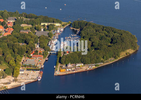 Vista aerea, isola di Dänholm, Rügen ponte, collegamento tra Stralsund e Rügen, porto navale, Stralsund, Mar Baltico, Meclemburgo-Pomerania Occidentale, Germania, Europa Foto Stock