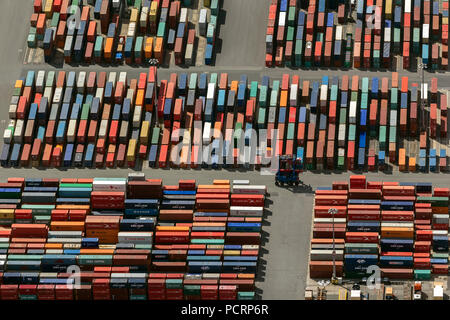 Vista aerea, container port, porta Waltershofer, navi container, Eurogate, Eurogate terminal container del porto di Amburgo, Hamburg, Amburgo, Germania, Europa Foto Stock