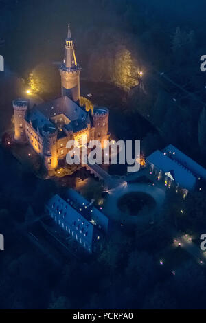 Vista aerea, Bedburg-Hau, Basso Reno, neo-gotico del castello, historicizing stile Tudor, moated il castello Castello Moyland, moated castle, Bedburg-Hau, Renania settentrionale-Vestfalia, Germania, Europa Foto Stock