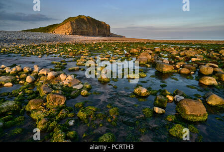 Llantwit Major Beach e scogliere catturati in ultima luce. Galles del Sud (8) Foto Stock