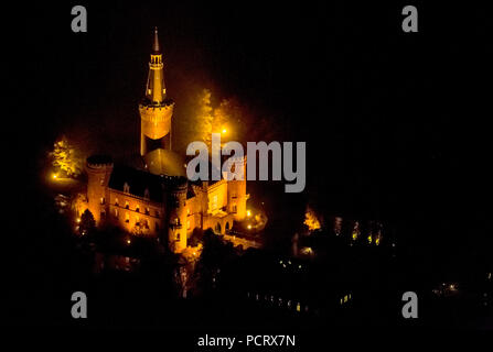 Vista aerea, Bedburg-Hau, Basso Reno, neo-gotico del castello, historicizing stile Tudor, moated il castello Castello Moyland, moated castle, Bedburg-Hau, Renania settentrionale-Vestfalia, Germania, Europa Foto Stock