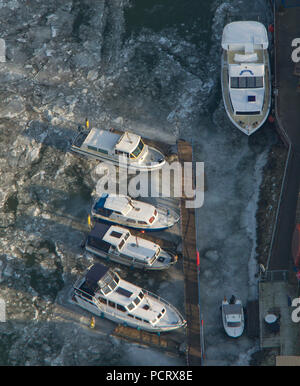 Vista aerea, limitato il trasporto fluviale, vie navigabili, canali, canal, yacht harbour Dorsten messo sul ghiaccio, Wesel-Datteln canal, Dorsten, la zona della Ruhr, Renania settentrionale-Vestfalia, Germania, Europa Foto Stock