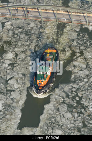 Vista aerea, ice floes, congelate le vie navigabili, icebreaker sul Wesel-Datteln canal vicino a Marl, Marl, la zona della Ruhr, Renania settentrionale-Vestfalia, Germania, Europa Foto Stock