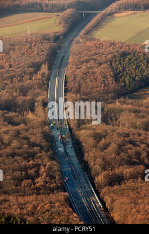 Vista aerea, arresto della A45 Sauerland linea tra il Westhofener Kreuz e Dortmund-Sued, grotta alla superficie, caverna-in, miniere, sito in costruzione, Dortmund, la zona della Ruhr, Renania settentrionale-Vestfalia, Germania, Europa Foto Stock