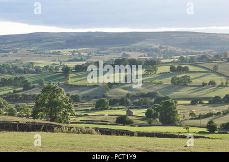 Guardando verso sud-ovest da Ordnance Survey 104633 griglia a sud-est di Longnor, Staffordshire Peak District, England Regno Unito Foto Stock