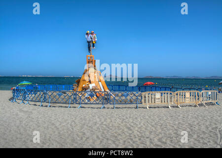 Immagine hdr di falò sulla spiaggia di Los Alcazares per celebrare la festa di San Juan, Murcia Spagna Foto Stock