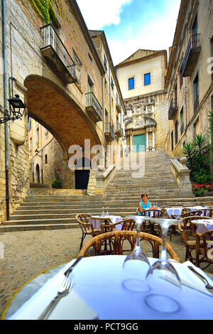 Piccolo ristorante nel centro storico di Girona, in Catalogna, Spagna Foto Stock