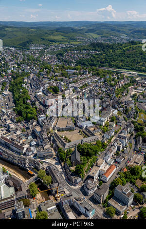 Unteres Schloss (castello inferiore) con grasso di Torre, chiesa di Santa Maria sul Monte Siegberg, castle hill, Siegen, Siegen-Wittgenstein (distretto), Arnsberg (regione), Nord Reno-Westfalia, Germania Foto Stock