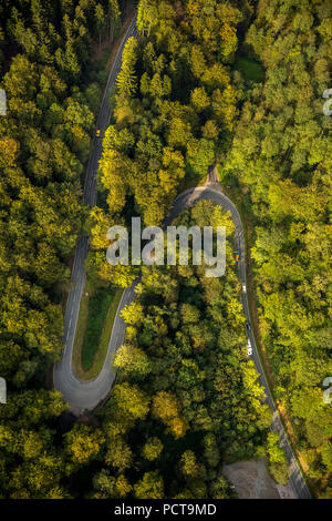 L776 Bödefelder Straße road, s-bend, Hochsauerland (distretto), Schmallenberg, Sud Westfalia, Nord Reno-Westfalia, Germania Foto Stock