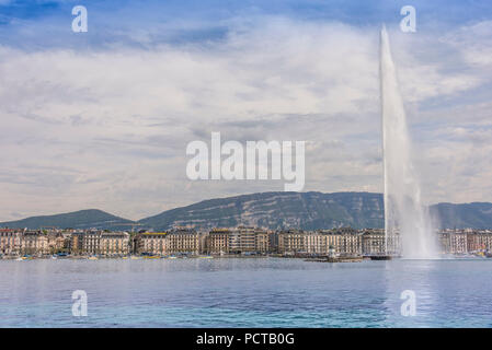 Fontana Jet d'eau nella parte anteriore del waterfront, Ginevra, il Cantone di Ginevra, Svizzera Occidentale, Svizzera Foto Stock