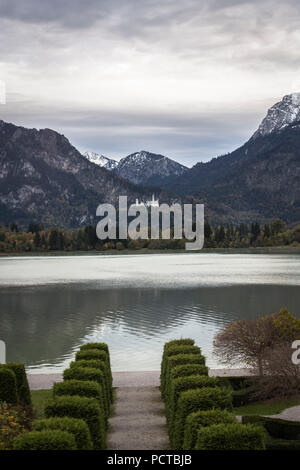 Vista del Castello di Neuschwanstein e dal teatro del festival di Füssen, in Germania, in Baviera, Algovia Foto Stock