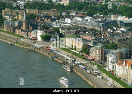 Vista dalla Rheinturm sulla città vecchia di Dusseldorf, Nord Reno-Westfalia, Germania Foto Stock