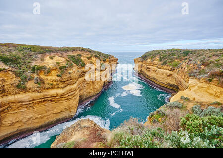 Blowhole a Loch Ard Gorge, Great Ocean Road, Parco Nazionale di Port Campbell, Victoria, Australia, Oceania Foto Stock