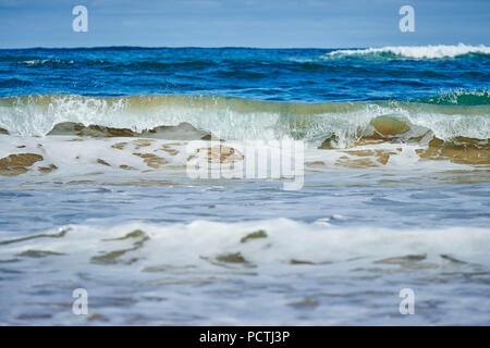 Paesaggio, onda di rottura in primavera, Great Ocean Road, Victoria, Australia, Oceania Foto Stock