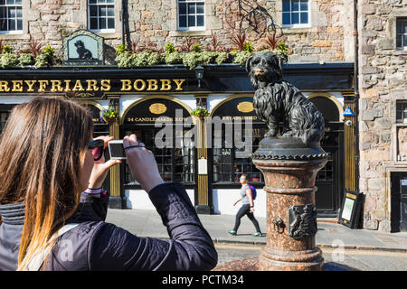 Gran Bretagna, Scozia, Edimburgo, Statua di Greyfriars Bobby Foto Stock