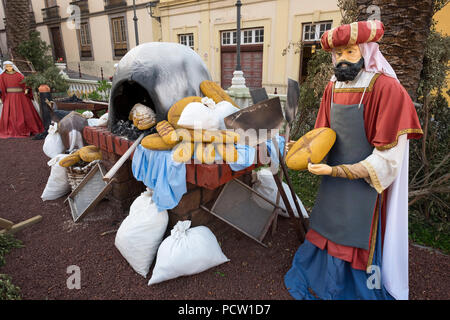 Scena della natività come un mercato orientale con life-size figure, Plaza del Ayuntamiento, La Orotava, Tenerife, Isole Canarie, Isole Canarie, Spagna Foto Stock