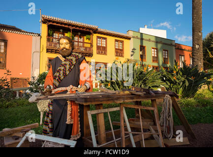 Scena della natività come un mercato orientale con life-size figure, Plaza del Ayuntamiento, La Orotava, Tenerife, Isole Canarie, Isole Canarie, Spagna Foto Stock