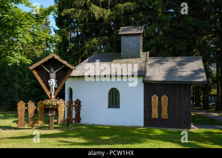 Signora cappella memoriale e schede, Maibrunn vicino a Sankt Englmar, Foresta Bavarese, Bassa Baviera, Baviera, Germania Foto Stock