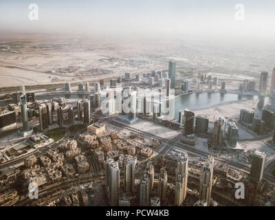 Splendida vista dalla cima della skyline di Dubai Burj Khalifa vista dalla cima, Panorama Dubai Foto Stock