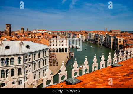 Vista di Venezia e il Canal Grande dal tetto Foto Stock