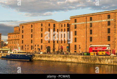 Inscatolando Dock Liverpool Lancashire Regno Unito Foto Stock