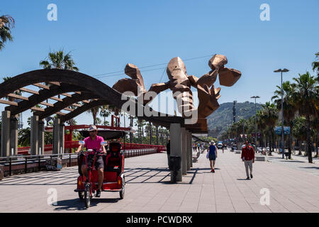 Il gigante gamberetti, aragosta statua era originariamente parte del decor al Gambrinus ristorante di pesce e frutti di mare. Il 10m lungo la scultura in fibra di vetro è stato progettato un Foto Stock