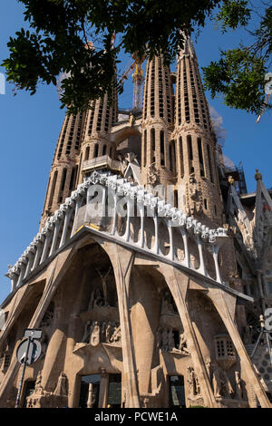 Viste della Sagrada Familia in costruzione a Barcellona, Spagna Foto Stock