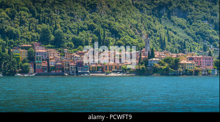 La bellissima Varenna sul lago di Como, Lombardia, Italia. Foto Stock