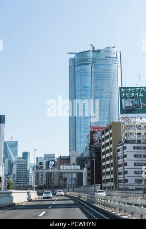 Roppongi Hills vista da Shuto Expressway Route 3 ( Shibuya Route ), Minato-Ku, Tokyo, Giappone Foto Stock