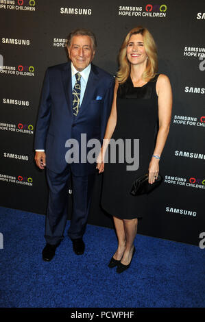 NEW YORK, NY - Settembre 17: Tony Bennett, Susan Crow assiste Samsung speranza per i bambini Gala 2015 presso la sala da ballo Hammerstein il 17 settembre 2015 a New York City. Persone: Tony Bennett, Susan Crow Foto Stock