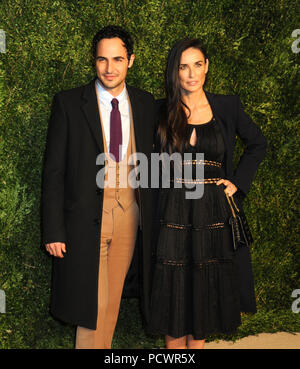 NEW YORK, NY - novembre 02: Demi Moore, Zac Posen assiste la dodicesima edizione CFDA/Vogue Fashion Fund Awards a molla Studios il 2 novembre 2015 in New York City People: Demi Moore, Zac Posen Foto Stock