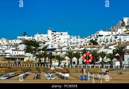 Holiday-villa complessi dietro alla spiaggia Praia da Luz, Luz, Algarve, PORTOGALLO Foto Stock