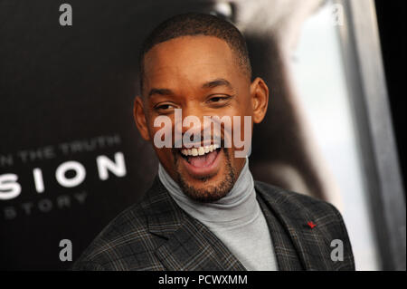 NEW YORK, NY - 16 dicembre: Will Smith assiste il 'commozione' New York premiere a AMC Loews Lincoln Square su dicembre 16, 2015 in New York City. Persone: Will Smith Foto Stock